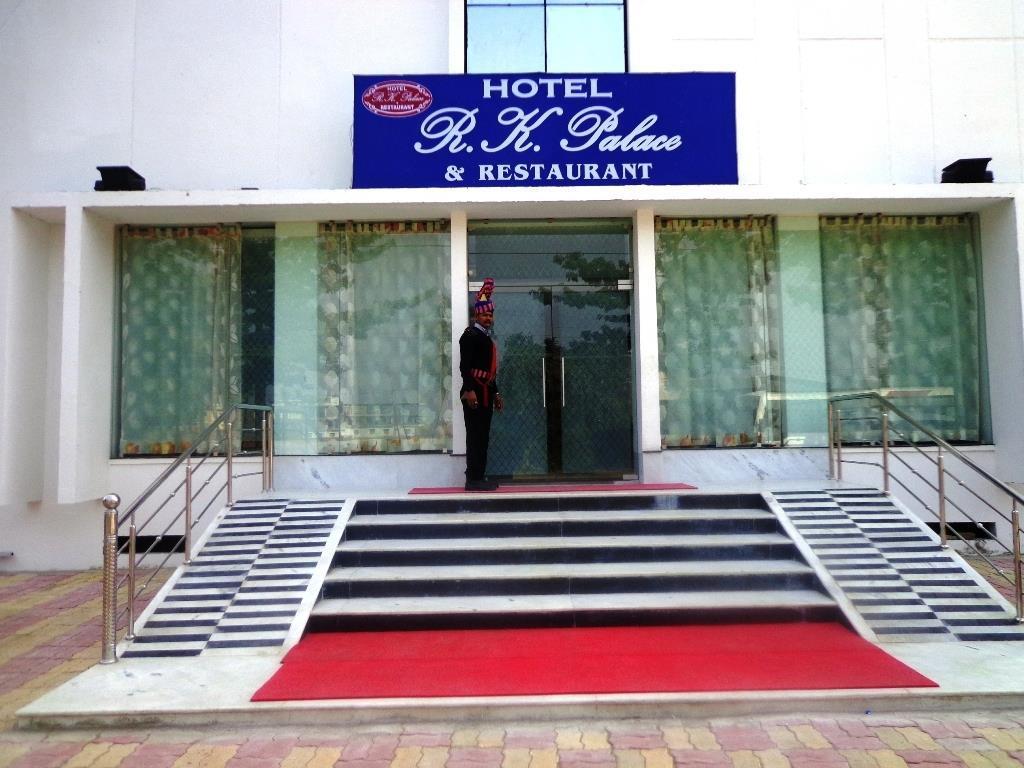 Hotel R K Palace Bodhgaya Bagian luar foto